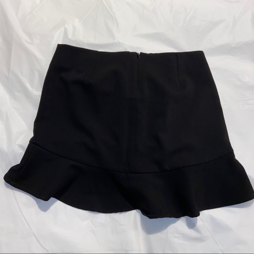 ✨SOLD Ruffle Hem Mini Skirt - Picture 2 of 3